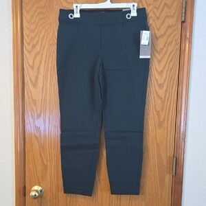 Maurices Green Pull On Pants. Medium, Short. 26" Inseam